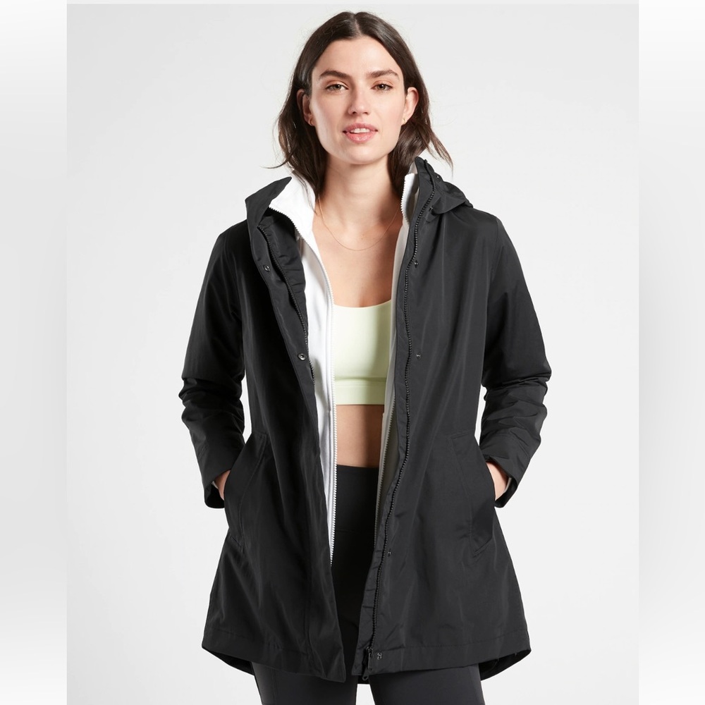 “Rainout forecast shell II” rain jacket from Athletica.